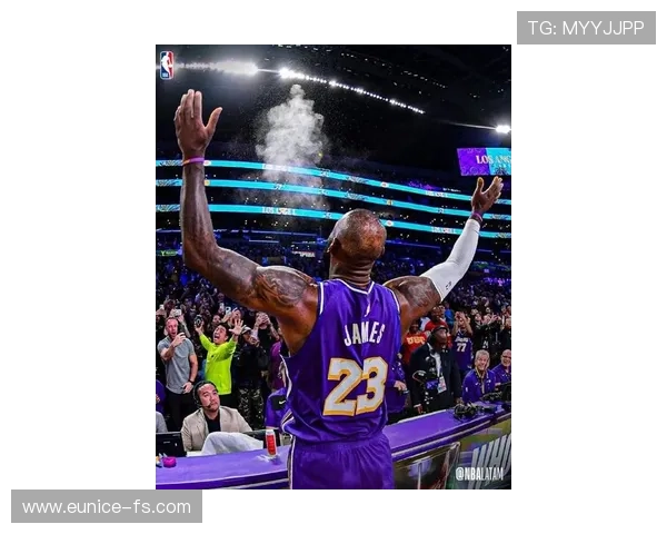 詹姆斯复出助湖人迎战勇士，杜兰特状态火热太阳力克快船