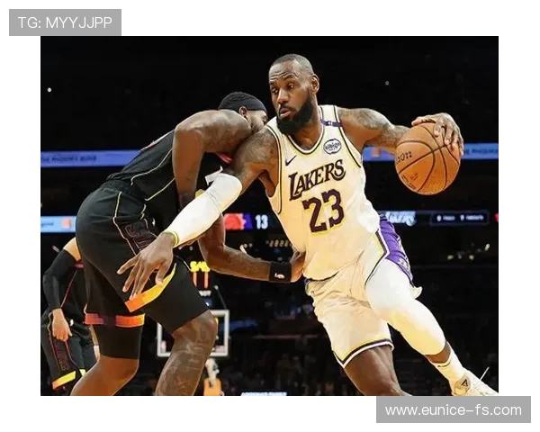 詹姆斯携手浓眉大叔领衔湖人新赛季阵容 季前赛备战亮点纷呈